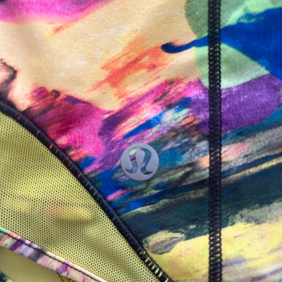 WOMENS LULULEMON LOW RISE HOTTIE HOTS 4” IN NEON - Picture 3 of 3